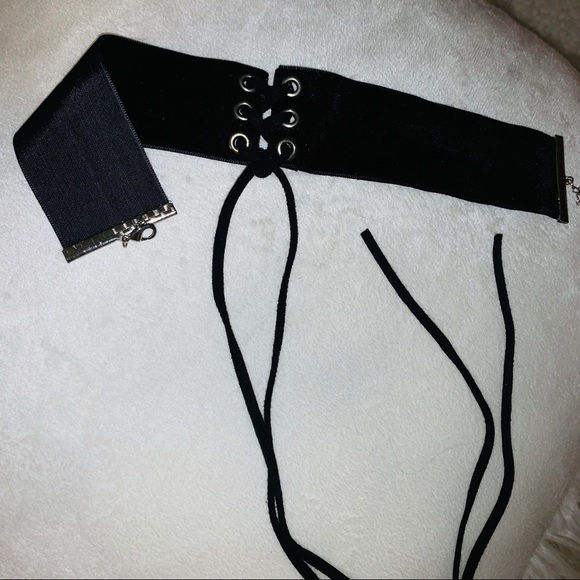 Velvet Lace Up Choker - Picture 6 of 7